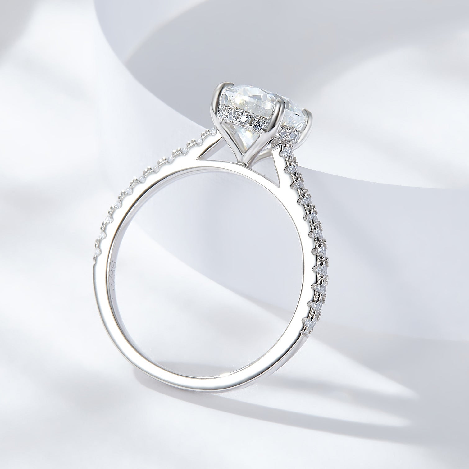 HARYA Éclat Moissanite Ring